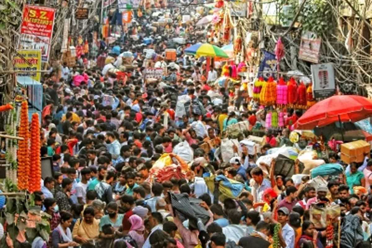 जलवायु परिवर्तन की संभावना के बीच विश्व की जनसंख्या 15 नवंबर को 8 अरब तक पहुंच जाएगी जलवायु परिवर्तन की संभावना के बीच विश्व की जनसंख्या 15 नवंबर को 8 अरब तक पहुंच जाएगी